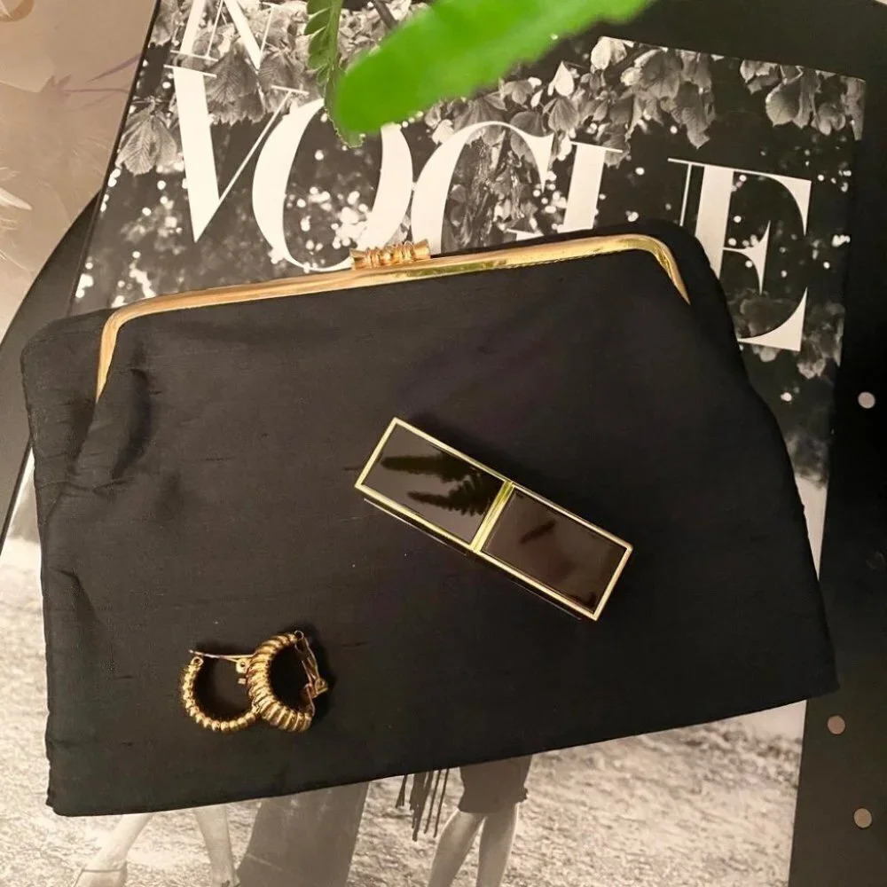 Vintage - Black Foldable Satin Silk Clutch